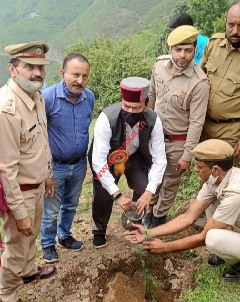 विधायक पवन नैयर ने पौधारोपण कर पर्यावरण संरक्षण का दिया संदेश