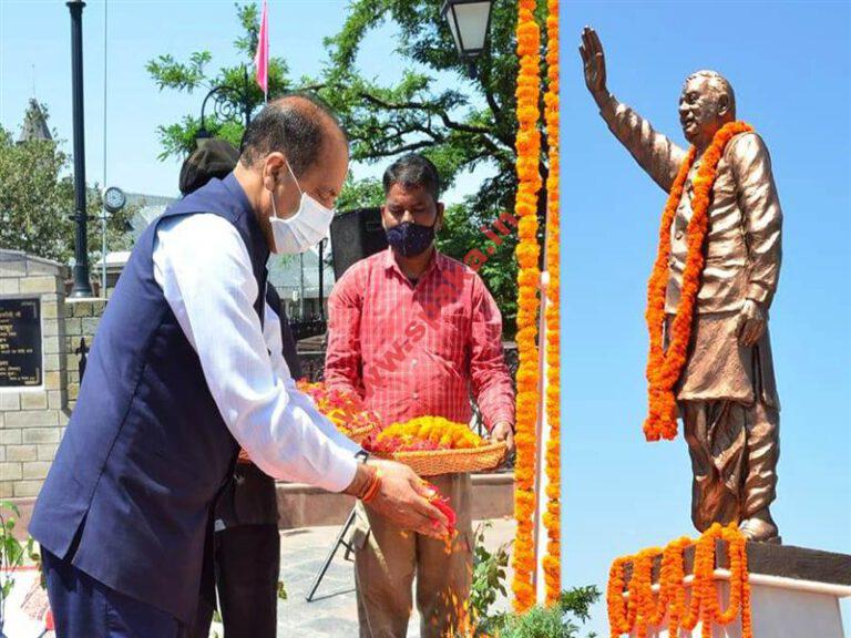 मुख्यमंत्री ने अटल बिहारी वाजपेयी की पुण्यतिथि पर श्रद्धाजंलि अर्पित की