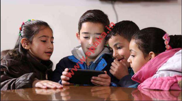 बच्चों को स्मार्ट फ़ोन और लैपटॉप के साथ ज्यादा समय बिताना हो सकता खतरनाक, जानिए उन्हें उससे दूर रखने के तरीके