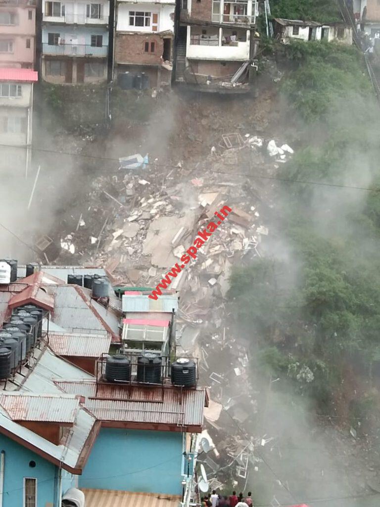 राजधानी शिमला के कच्चीघाटी इलाके में आज एक आठ मंजिला भवन ढह गया, Watch Video