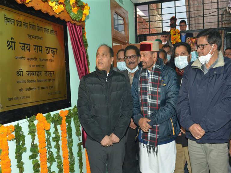 Chief Minister Jai Ram Thakur inaugurating the Public Works Division Office at Thalout. in Mandi district today.