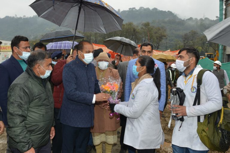 मुख्यमंत्री ने डाॅ. राधाकृष्णन राजकीय आयुर्विज्ञान महाविद्यालय हमीरपुर का निर्माण कार्य निर्धारित अवधि में पूर्ण करने के निर्देश दिए