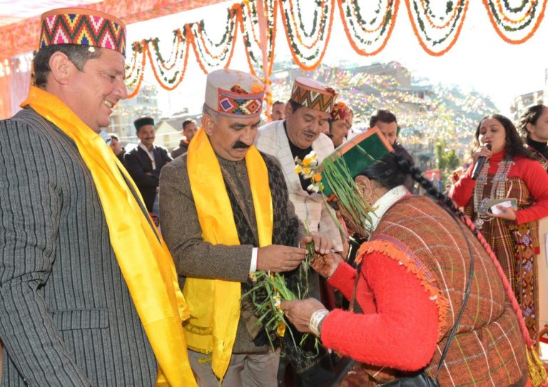 मुख्यमंत्री ने मनाली में शरद् महोत्सव का शुभारंभ किया