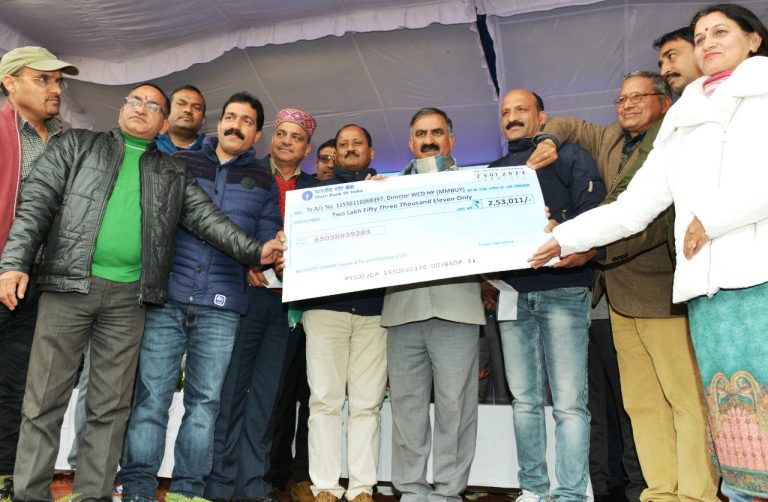 A delegation of lecturers association presented a cheque of Rs. 253011/- to the chief minister