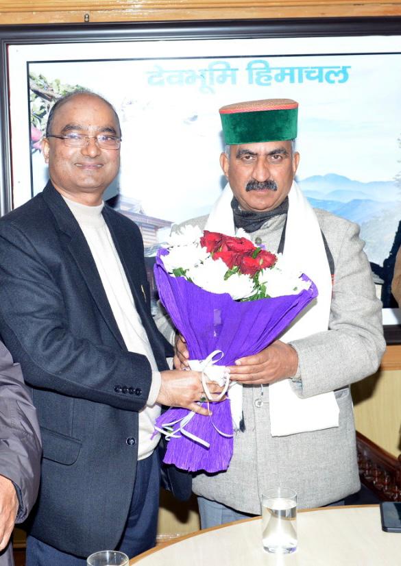 श्री नन्‍द लाल शर्मा, अध्‍यक्ष एवं प्रबंध निदेशक, एसजेवीएन ने हिमाचल प्रदेश के मुख्यमंत्री से भेंट की