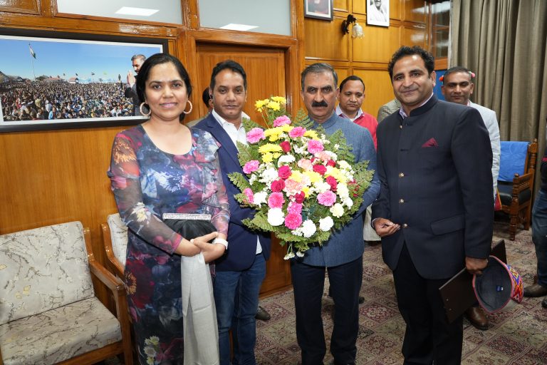 हिमाचल प्रवासी ग्लोबल एसोसिएशन कनाडा के प्रतिनिधिमण्डल ने मुख्यमंत्री से भेंट की