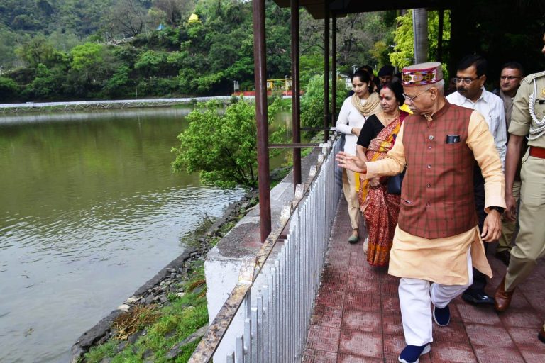 राज्यपाल ने माता श्री रेणुका जी मंदिर में की पूजा अर्चना