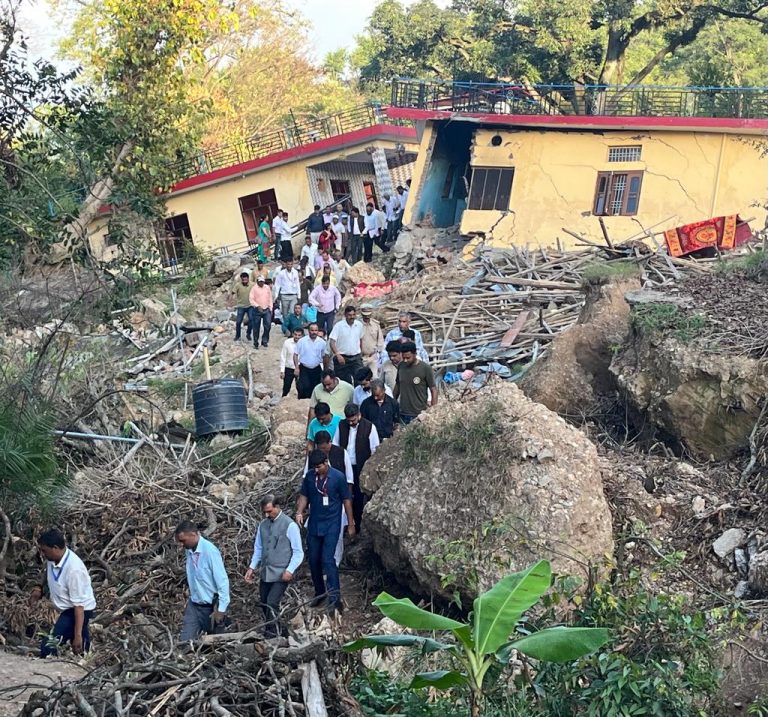 मुख्यमंत्री ने सुलह विधानसभा क्षेत्र में आपदा प्रभावित बच्छवाई गांव का दौरा किया