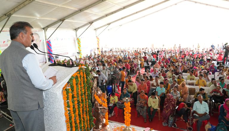 मुख्यमंत्री ने कर्मचारी चयन आयोग के स्थान पर राज्य चयन आयोग स्थापित करने की घोषणा की