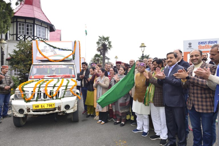 राज्यपाल ने विकसित भारत संकल्प यात्रा के वाहनों को हरी झंडी दिखा कर रवाना किया