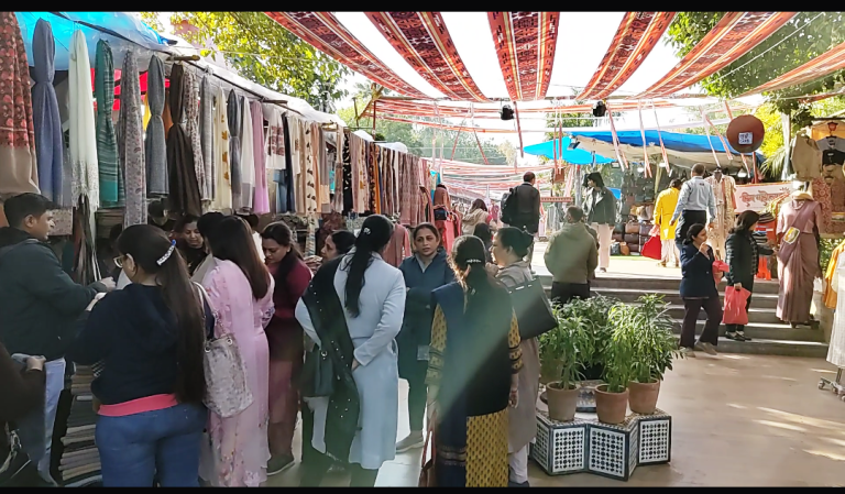 दिल्ली हाट में आयोजित हिम महोत्सव में विभाग को 5 करोड़ रुपये से अधिक के कारोबार का अनुमान