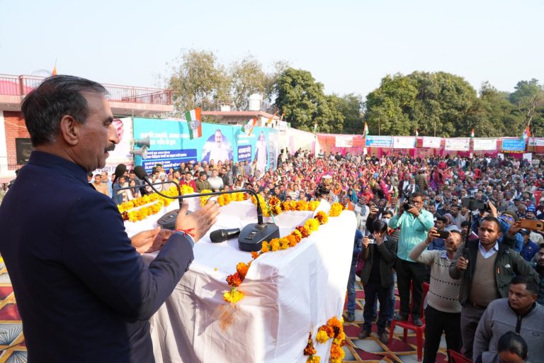 मुख्यमंत्री ने हमीरपुर जिला के गलोड़ से किया ‘सरकार गांव के द्वार’ कार्यक्रम का शुभारंभ