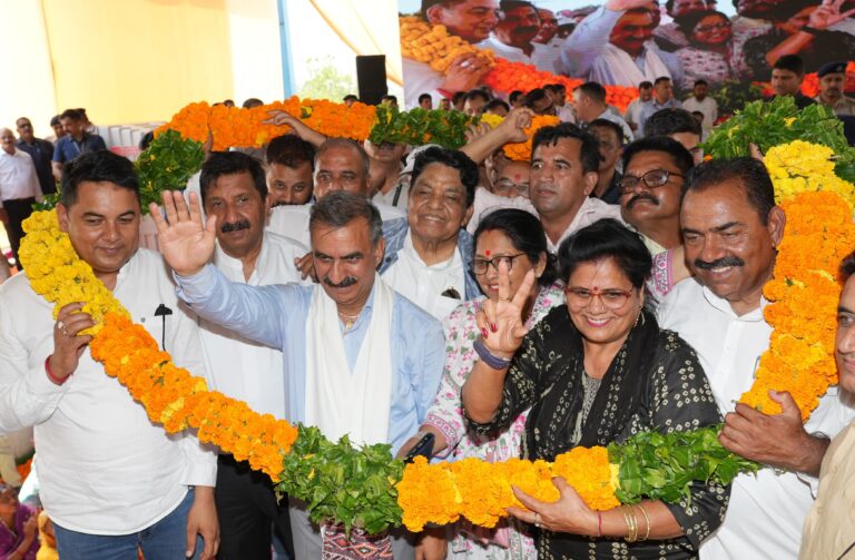 मुख्यमंत्री ने इंदिरा गांधी प्यारी बहना सुख सम्मान निधि योजना के तहत ऊना जिला की 7,280 महिलाओं को 3.27 करोड़ रुपए जारी किए