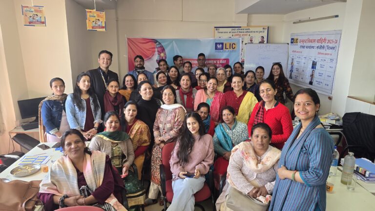 एलआईसी शाखा संजौली में महिला दिवस पर बीमा सखी सम्मानित