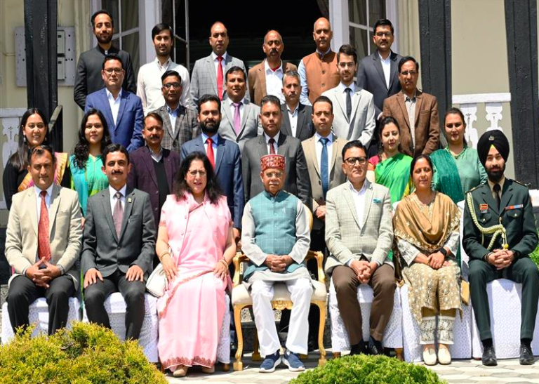 एचएएस अधिकारियों एवं परिवीक्षाधीन अधिकारियों ने राज्यपाल से की भेंट…