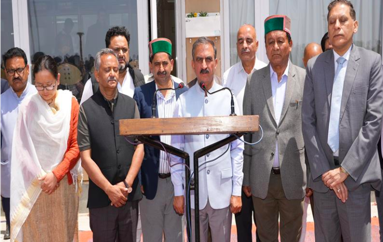 पहलगाम आतंकी हमले में मारे गए लोगों की स्मृति में दो मिनट का मौन रखा गया…