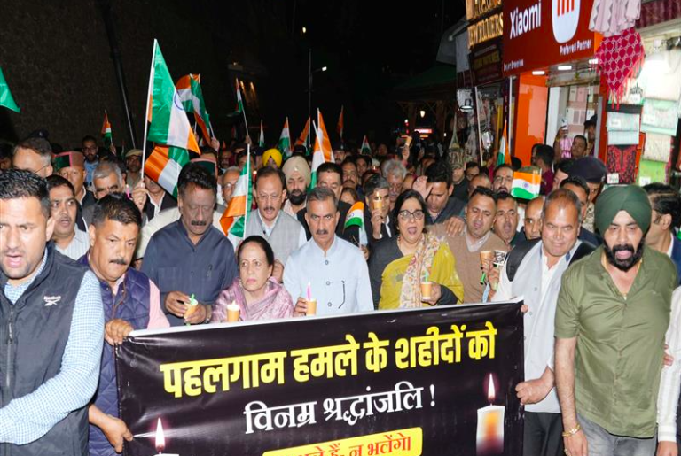 मुख्यमंत्री ने पहलगाम आतंकी हमले के विरोध में केंडल लाइट मार्च में भाग लिया…
