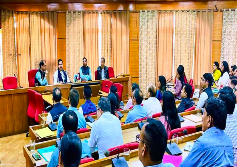 विक्रमादित्य सिंह ने की शहरी विकास विभाग की योजनाओं की समीक्षा…