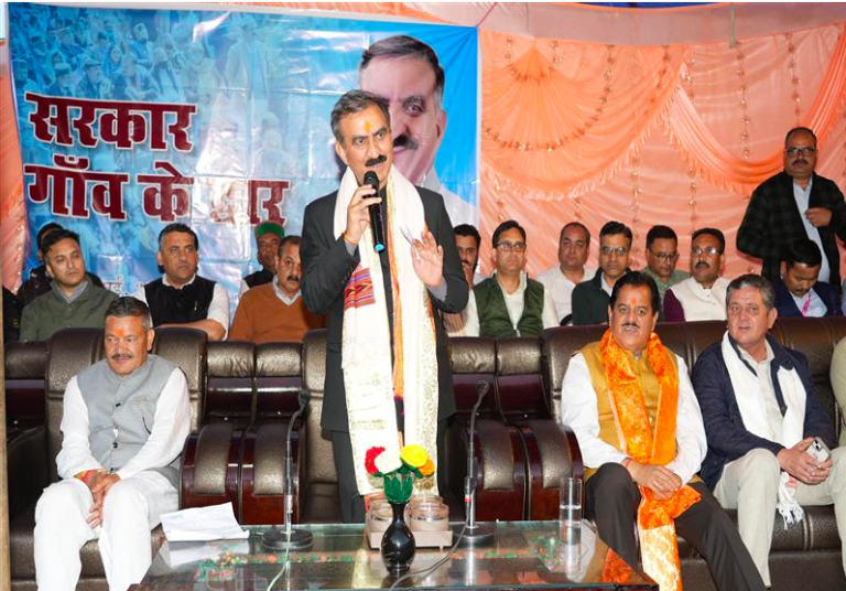 सरकार गांव के द्वार कार्यक्रम के तहत बंजार के शरची पहुंचे मुख्यमंत्री…