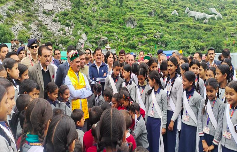 मुख्यमंत्री ने आनी के बागा-सराहन में ‘सरकार गांव के द्वार’ कार्यक्रम की अध्यक्षता की…