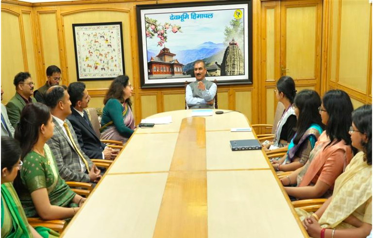 प्रशिक्षु अधिकारियों ने मुख्यमंत्री से भेंट की…