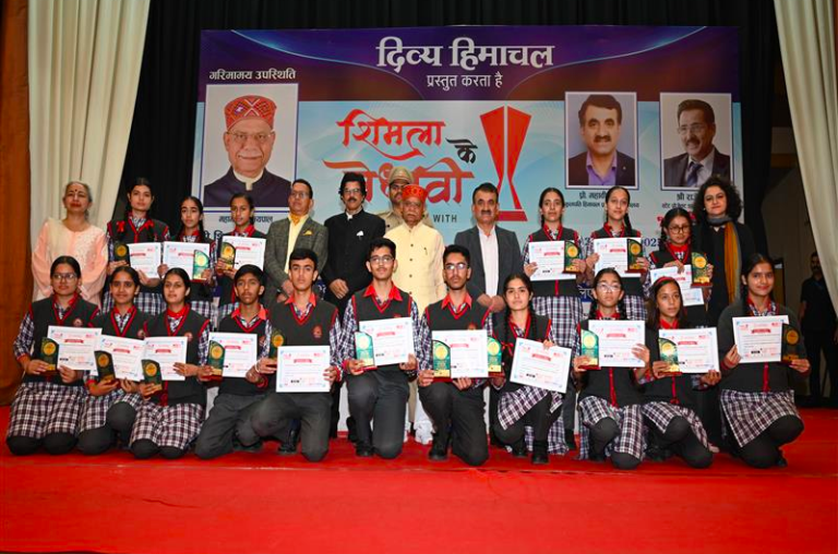 राज्यपाल ने मेधावी विद्यार्थियों को सम्मानित किया…