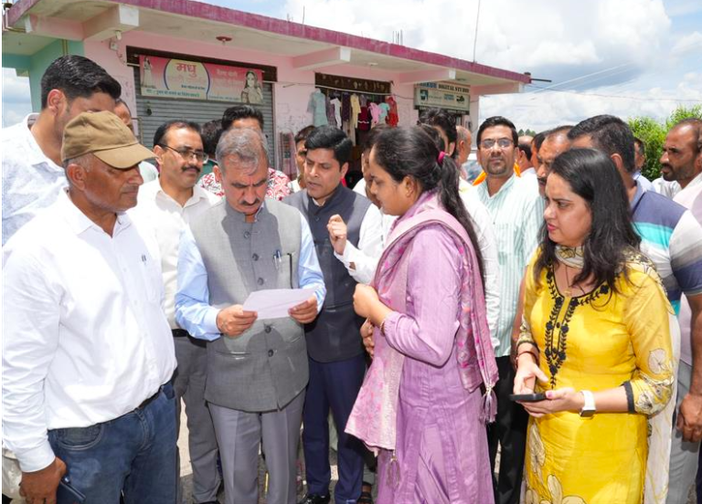 मुख्यमंत्री ने धर्मपुर में आपदा प्रभावित परिवारों से मुलाकात की, पूर्ण सहायता का दिया आश्वासन…