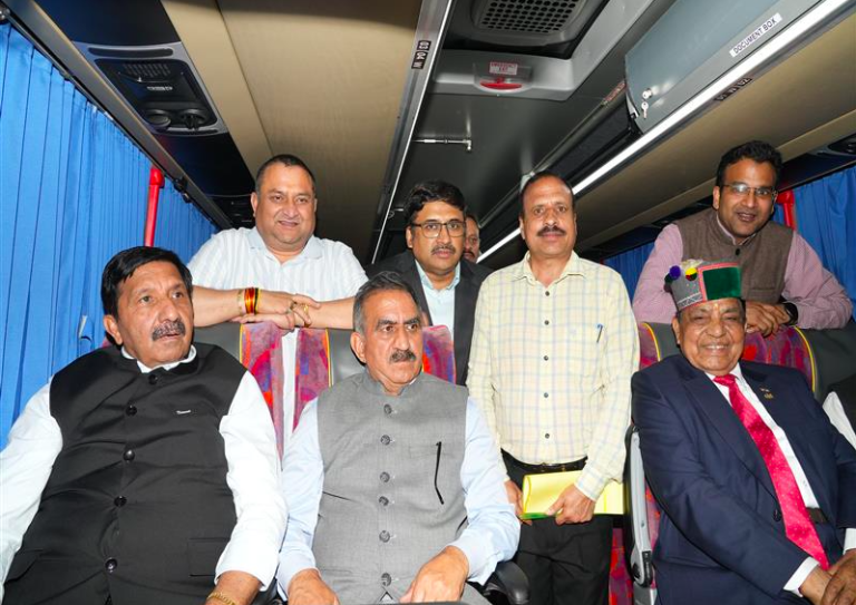 मुख्यमंत्री ने 24 स्टेट ऑफ द आर्ट वोल्वो बसों को झण्डी दिखाकर रवाना किया…