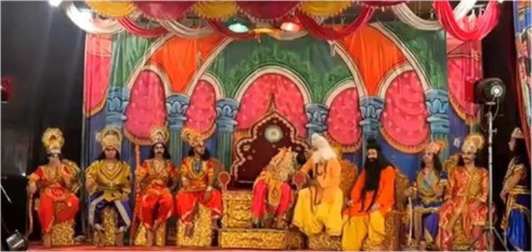 रामलीला मंच पर दशरथ की भूमिका निभा रहे वरिष्ठ कलाकार का हार्ट अटैक से निधन