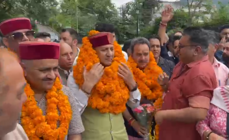 सोलन में राज्यसभा सांसद सिकंदर कुमार का जोरदार स्वागत, आपदा राहत पर दिया बड़ा बयान