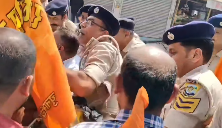 कुनिहार में राष्ट्रीय देवभूमि पार्टी का विजयदशमी पुतला जलाने का प्रयास नाकाम, पुलिस ने छीन लिया पुतला